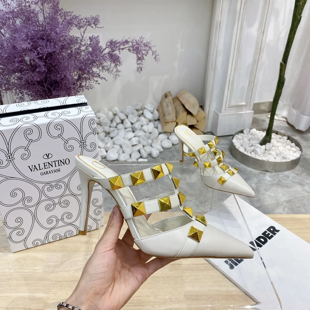 👟👟Ex-factory price 400👟👟 Genuine leather sole +40 Valentino Valentino spring and summer new rivet shoes are new☑️ —————————————— The latest golden big rivet element is full of high-end sense! Extremely fashionable Heel height: 9.5cm Upper: Matt sheepskin Lining: Sheepskin lining Outsole: Italian genuine leather outsole, rubber sole optional Color: Two styles and 8 colors available Code number: 34-41 (34 and 42 customized are not returnable)